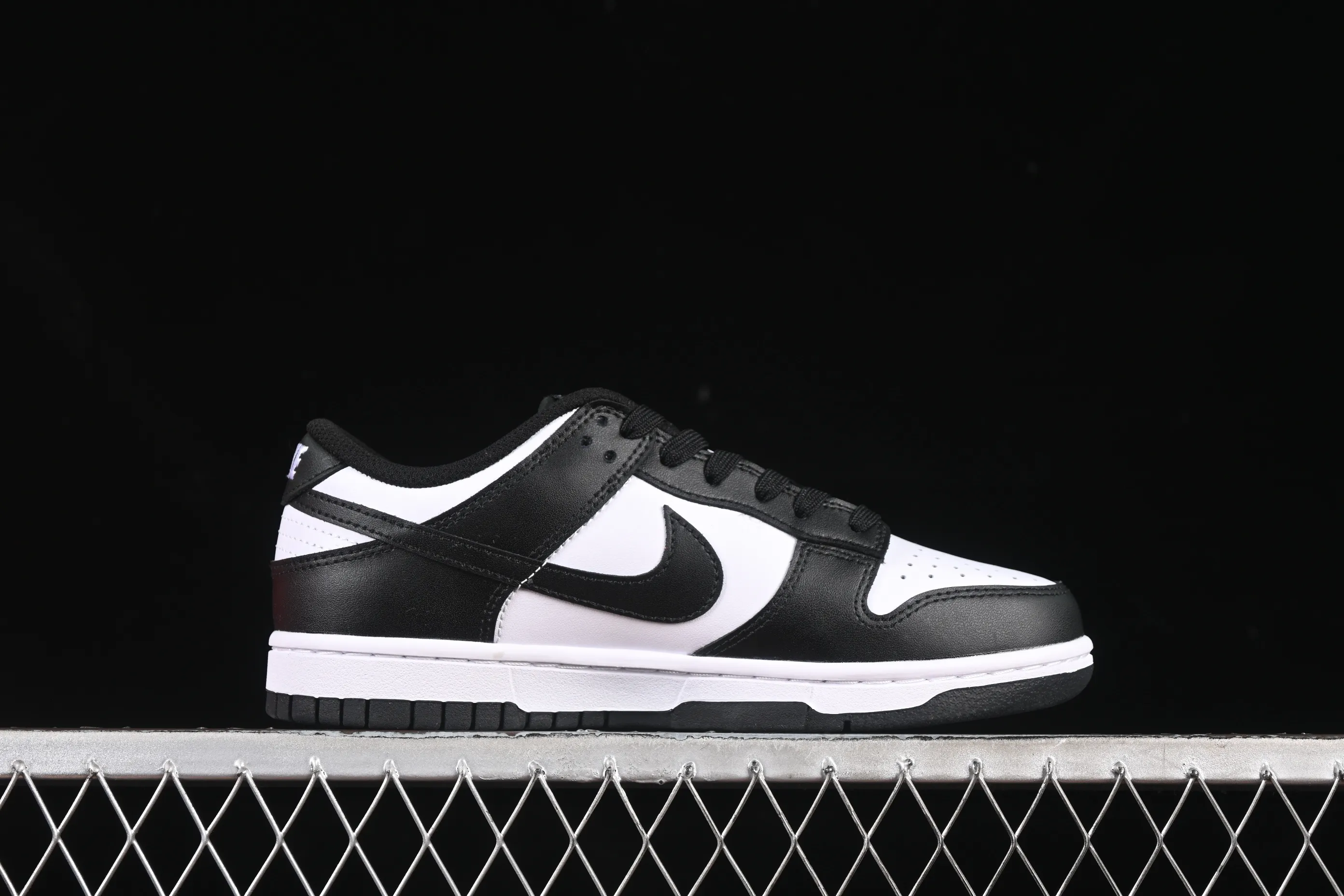 All categories Nk SB Dunk series Nk SB Dunk Low low-top sneakers Nike SB Dunk Low classic black and white low-top casual sneakers HF5441-100